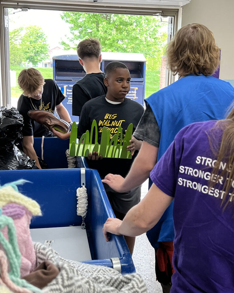 Students from Big Walnut Middle School helping at the Sunbury Goodwill store.